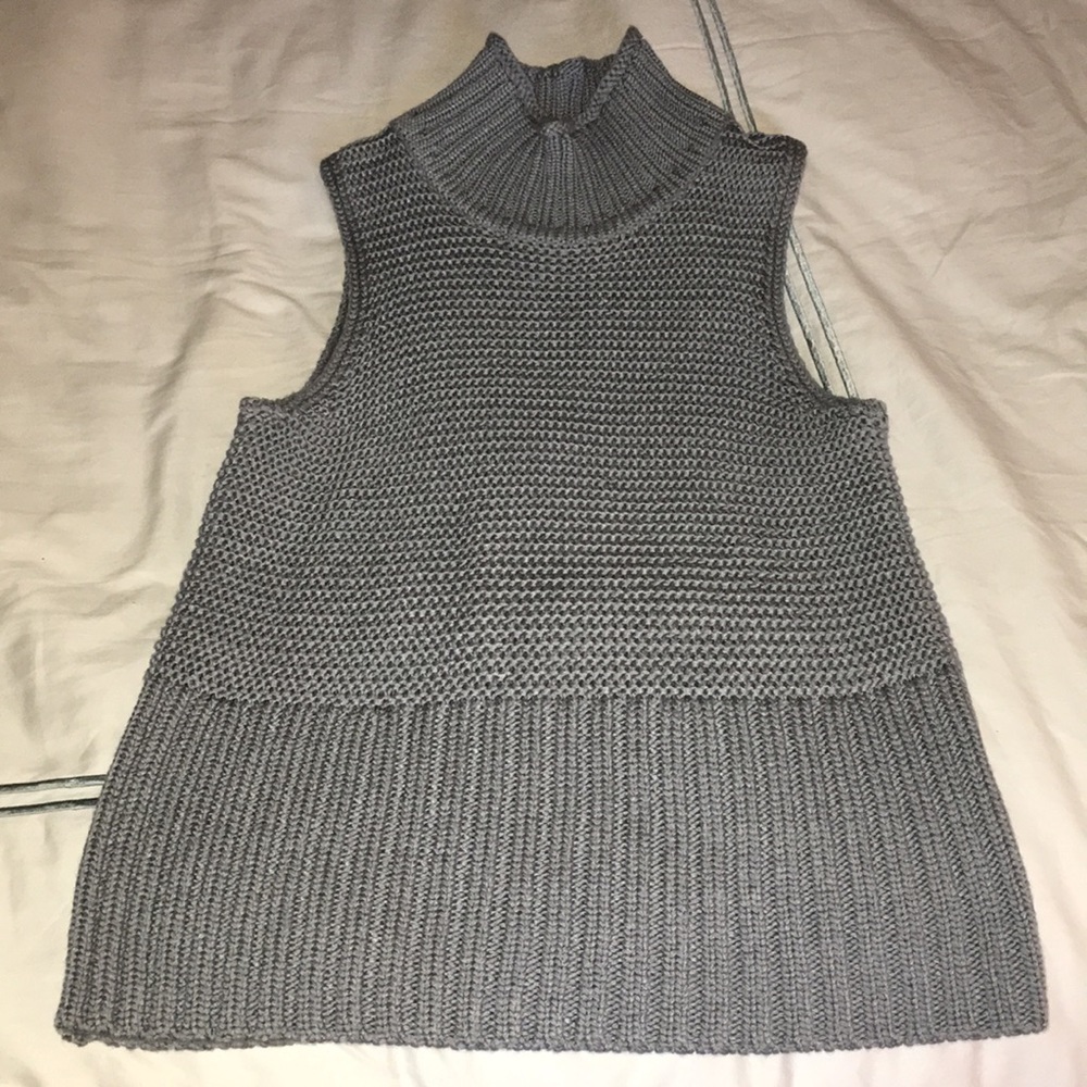 GAP grey sleeveless turtleneck sweater